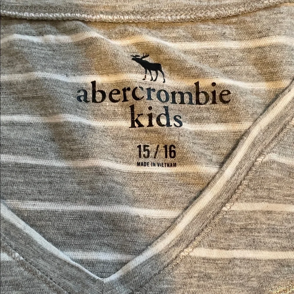 Abercrombie Kids Light Gray and White Striped Tee 15/16 girls